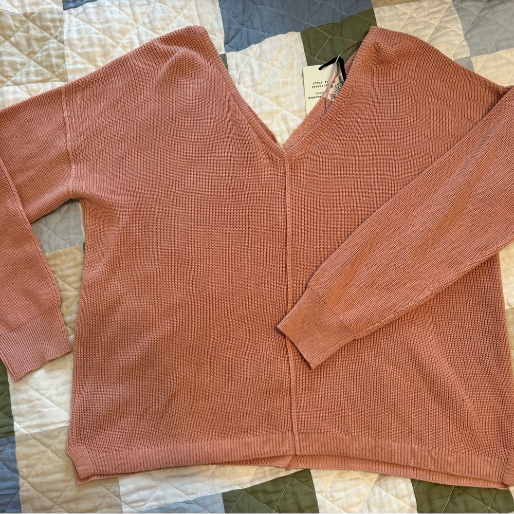 Women's V-Neck Sweater - Pink
